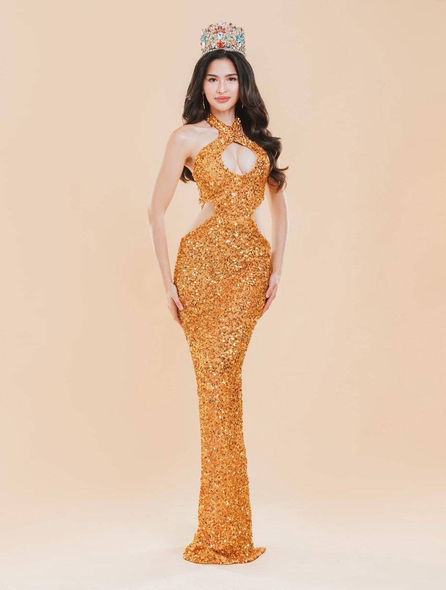 Here’s my official photoshoot as your #MissPhilippinesEarth 2023 wearing my favorite color 🧡🍊🥹🌎🫶🏻✨🇵🇭