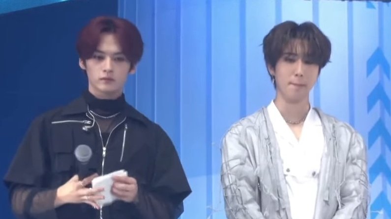 hanmingg's tweet photo. 🖤🤍 https://t.co/rocbTiAJnO