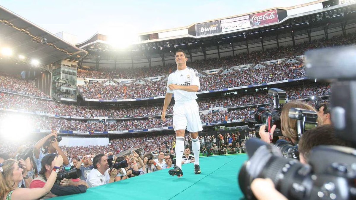 Cr7stianismo_'s tweet photo. Mbappé pide 240 millones para fichar por el Real Madrid.

Harry Kane tiene un acuerdo con el Bayern.

El Nápoles pide 200 millones por Osimhen.

El destino ha querido que solo quede una opción. La opción correcta. https://t.co/UtYTT00xN6