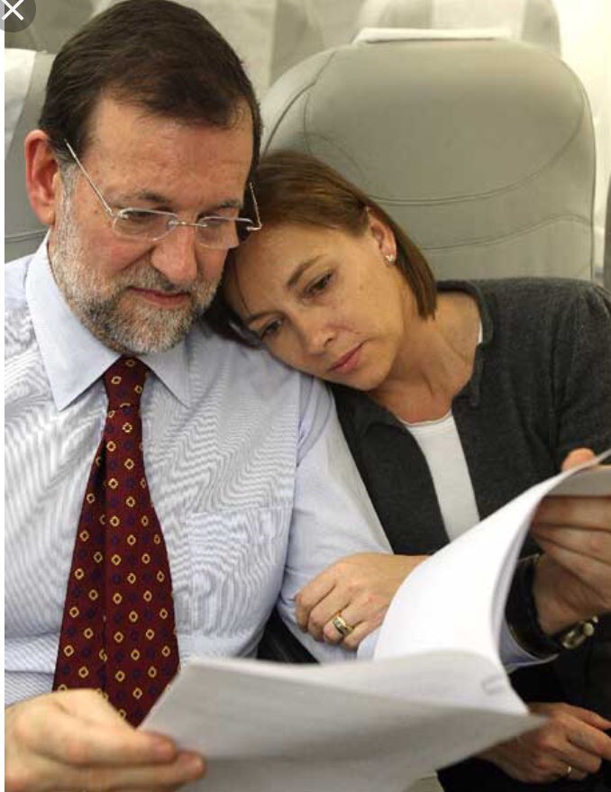 crispmarcote's tweet photo. Para el PP solo puede viajar en el Falcon la mujer de Rajoy. 

Debe ser que si no perteneces a la high class derechuza te crucifican. https://t.co/RzIq4Gf21N