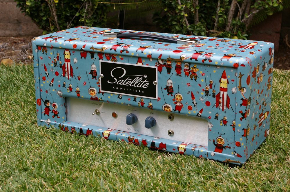 5thFret1's tweet photo. I had to dig through a ton of pictures from back when I ran a guitar blog, but I wanted to share these pics from @satelliteamps because it’s fucking gorgeous and you folks should see it.

When people talk about gear they missed out on and how it haunts them, this is mine. https://t.co/ONKEO2CkTp