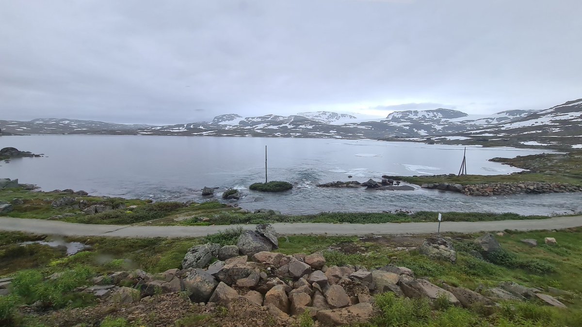 Andrew007Uk's tweet photo. Good morning #Finse which at 1,222M is the highest point on the Bergen - Oslo line.

Such a pleasure to travel on a railway service with huge &amp; clean picture windows.

Thank you @vygruppen 🙏🏻- know you'd control the weather too if you could! 🤣

#RailwayJourney https://t.co/xjnwCe4N67