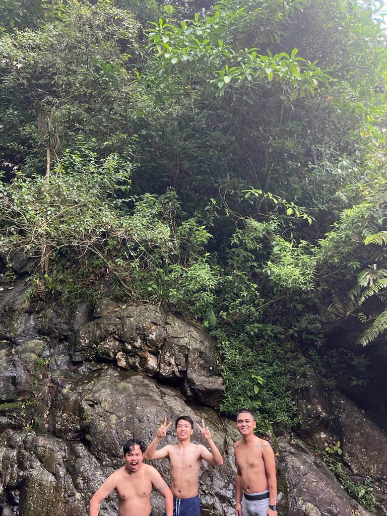 andreqve's tweet image. Kemarin main ke Sentul dengan rute puncak kuta - curug meriuk.

Lumayan bikin betis sakit, terus curugnya sungguh cakep. Air segar nan sejuk + sepi pengunjung 🤜🤛