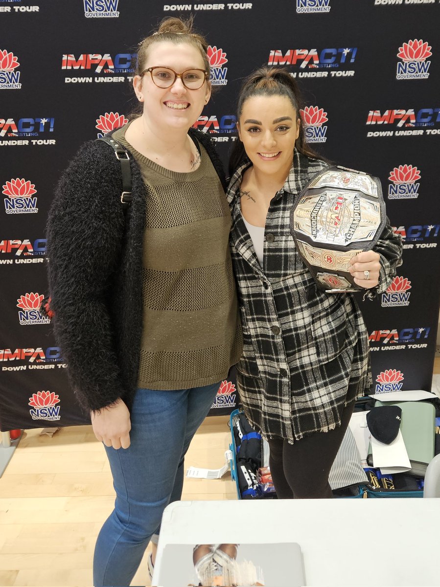 NessBailey11's tweet photo. Such a nice person! So glad to have met Deonna today! @DeonnaPurrazzo 💜 https://t.co/awjLnhwp7q