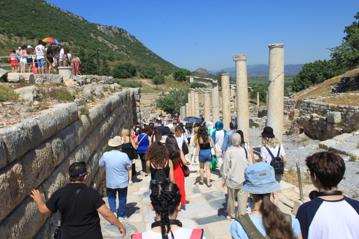 Efes gezimizden kareleer. 📜Diğer etkinliklerde görüşmek üzereee. 😊🎉☀️ #izmir #antikkent #selçuk #gezi