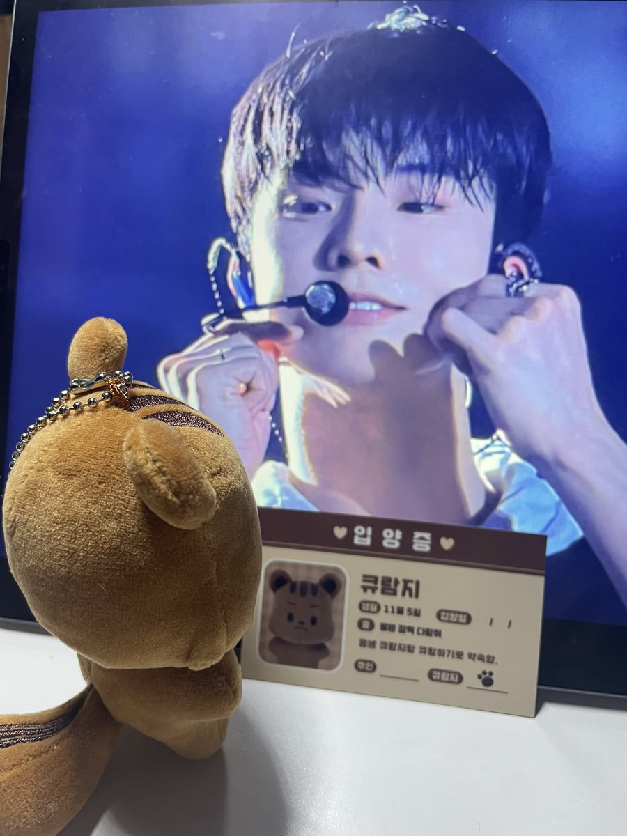 913hyunboy's tweet photo. 드디어 나도 큐람지..🤎
너무나도 기다렸당ㅎㅎ진짜 너무너무 귀여워서 받자마자 소리지름!! 큐람지 입양완료🐿️
방구석 1열에서 큐람지와 함께 창민이 미모 감상하기! https://t.co/pEUP9i2a7Z