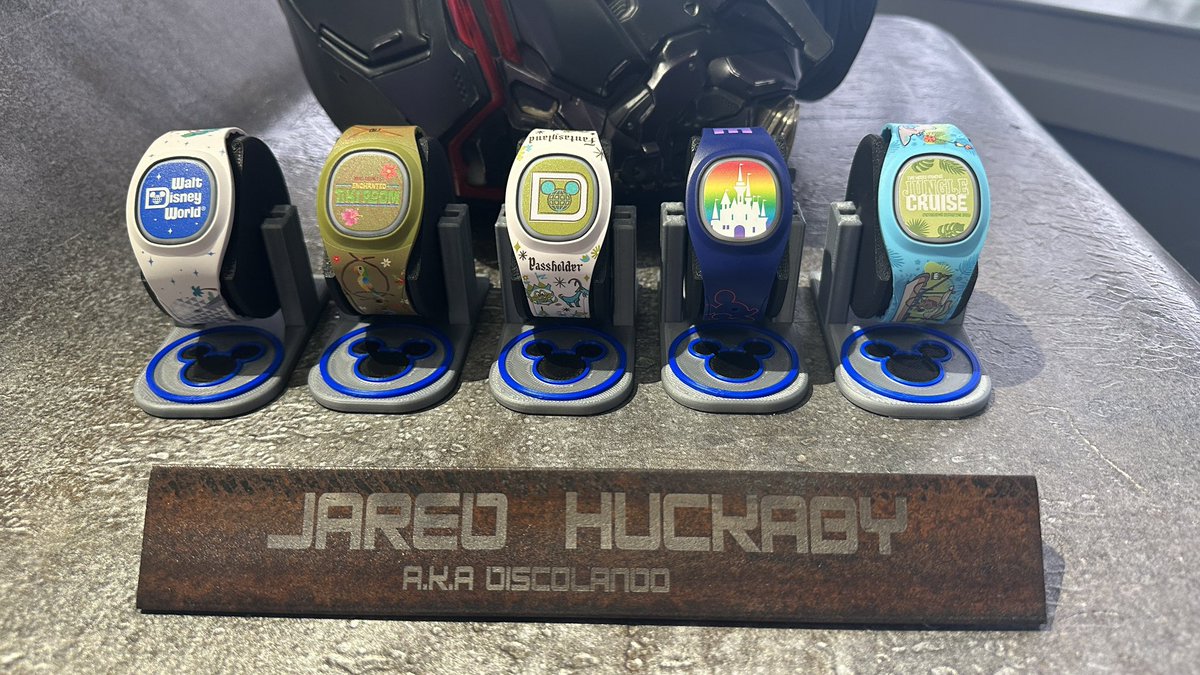 500 Days of Disco [11/500]

I like MagicBand+. I started collecting them a few years ago, and only have a dozen atm, but I rotate those in and out of the spaceship. Here’s what’s in there now.