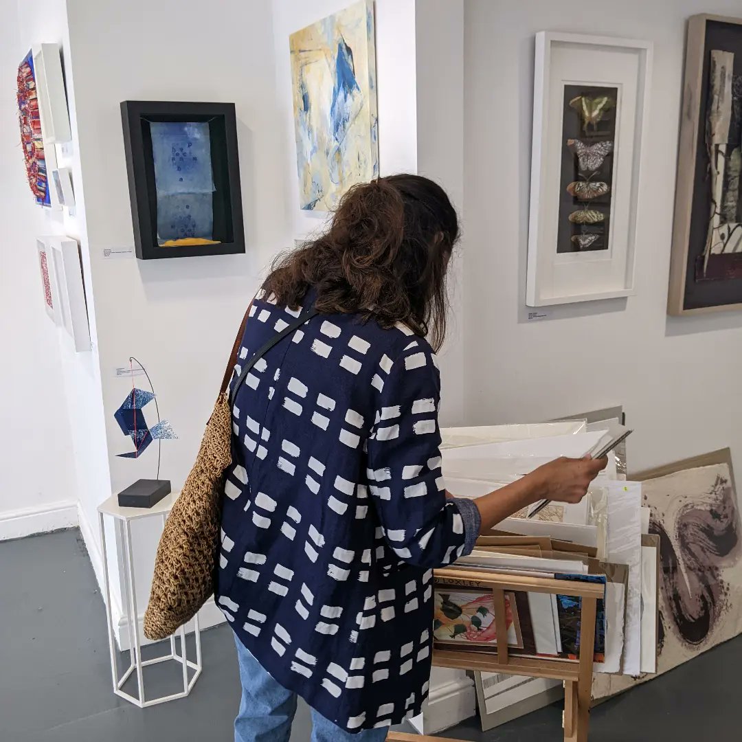 BobCat_Gallery's tweet photo. If anything has caught your eye and you'd like to know more about it, just let us know! We're open until 3pm today, plus the full catalogue of works is available now via https://t.co/M8xkzXF58V
#PushingPaper #exhibition #BobCatGallery https://t.co/w0aqziLsQQ