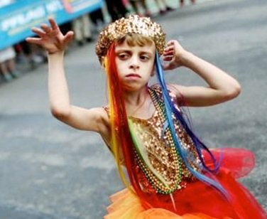 Aswababa's tweet photo. @ThomasMaurion @DragRace_Fr @France2tv @LIONELCHABERT @raphaelcioffi @CLimorato En tant que fervent défenseur du mouvement LGBTP, je célèbre avec fierté cette ère où les pédophobes sont enfin traqués et jugés comme les criminels qu'ils sont. Laissons à tous la liberté de s'aimer sans distinction d'âge, c'est simplement une question de bon sens, n'est-ce pas? https://t.co/qmGSPCJoZU