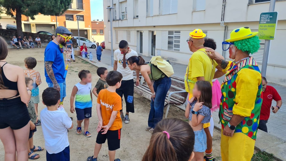 Aquests mesos els caps de setmana s’omplen d’activitats de celebració de les Festes Majors dels barris. 
Ahir vam gaudir de la FM de la Serra d'en Camaró, de Can Deu i d'Hostafrancs.
👏 Enhorabona per tan bona feina a tothom que treballeu durant tot l’any per fer-les possible. 🥳