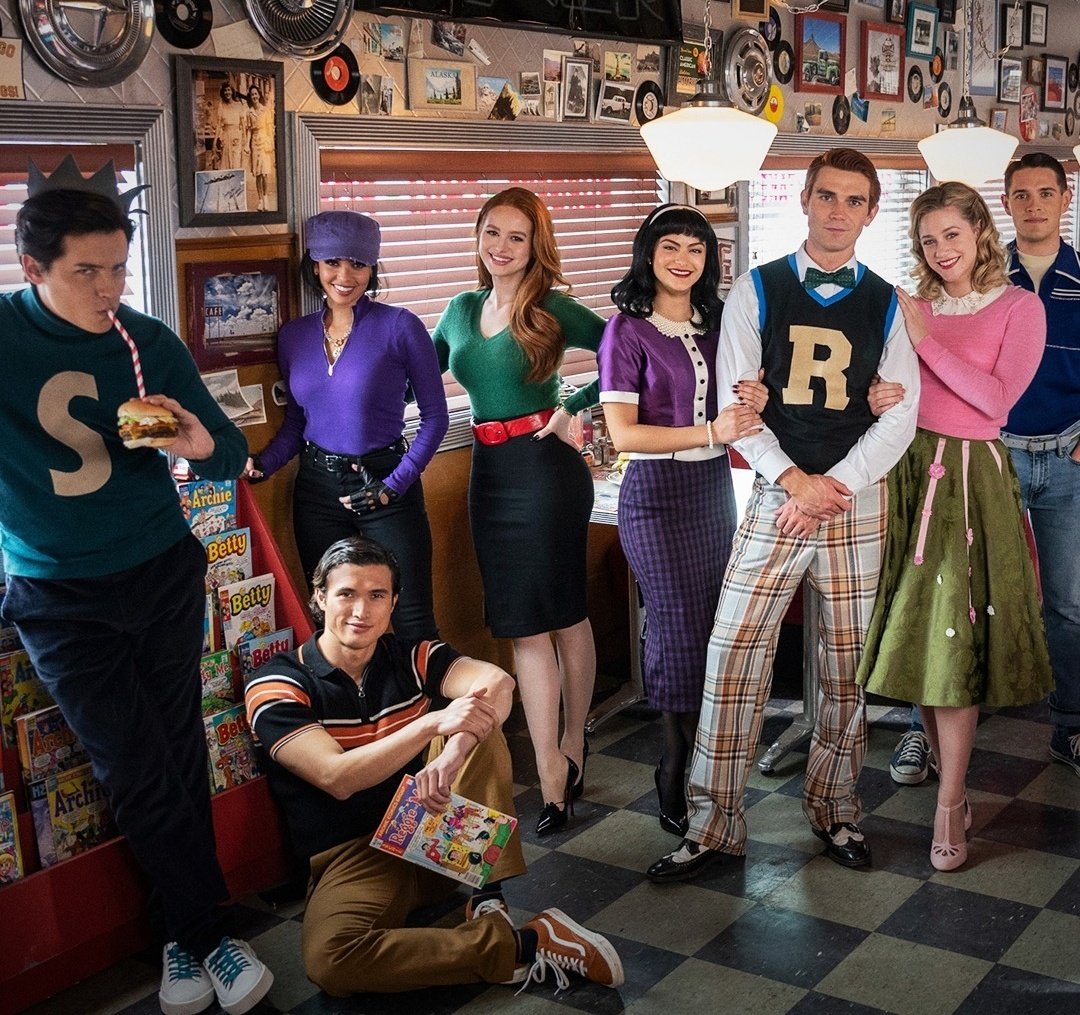 allstarsshow_'s tweet photo. Le tournage de la saison 7 de Riverdale est officiellement terminé.
#Riverdale #cw #Netflix #lilireinhart #camilamendes #madelainepetsch #kjapa #colesprouse #vanessamorgan #caseycott #CharlesMelton https://t.co/VRUiZlhxJg