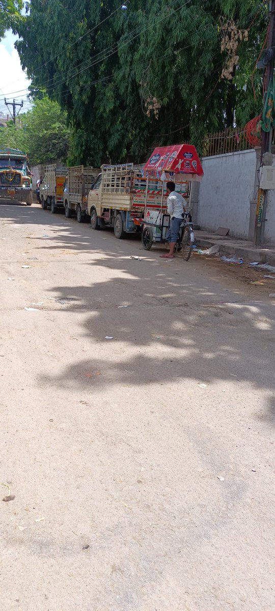 @GHMCOnline @hydcitypolice The road and foothpath illegally encroachment by private parking owners and they are charging fee for parking. It's very difficult to pass from this area . Location.Talab katta Rahamania madarsa.