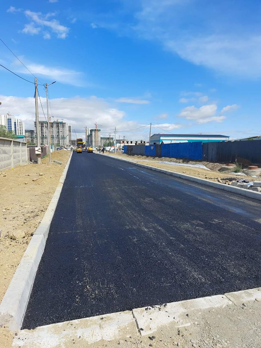 Амралтын өдрөө ая тухтай сайхан өнгөрүүлж байна уу. 13-р хороо, дүүргийн цагдаагаас доош уруудаад далантай холбогддог замын ажил үргэлжилж байна. Автозамын өргөн 6м, явган зам, гэрэлтүүлгийг шийдсэн байгаа.