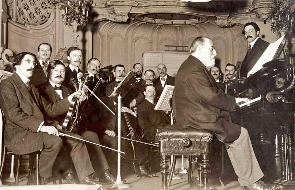 Camille Saint-Saëns in concert, Salle Gaveau #Paris, November 6, 1913 🎹🎶🇲🇫
The orchestra was conducted by Pierre Monteux.
#SaintSaens #pianist #PierreMonteux #musicconductor