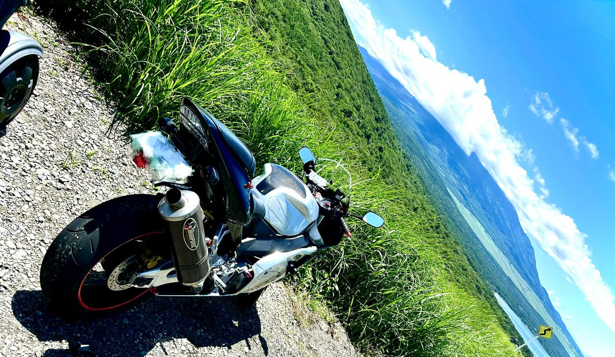 naoG_mc22's tweet photo. 暑かったけど天気良くて気持ちいい日でした!
#CBR954RR
#SC50
#Honda https://t.co/lPsYN2sp0m