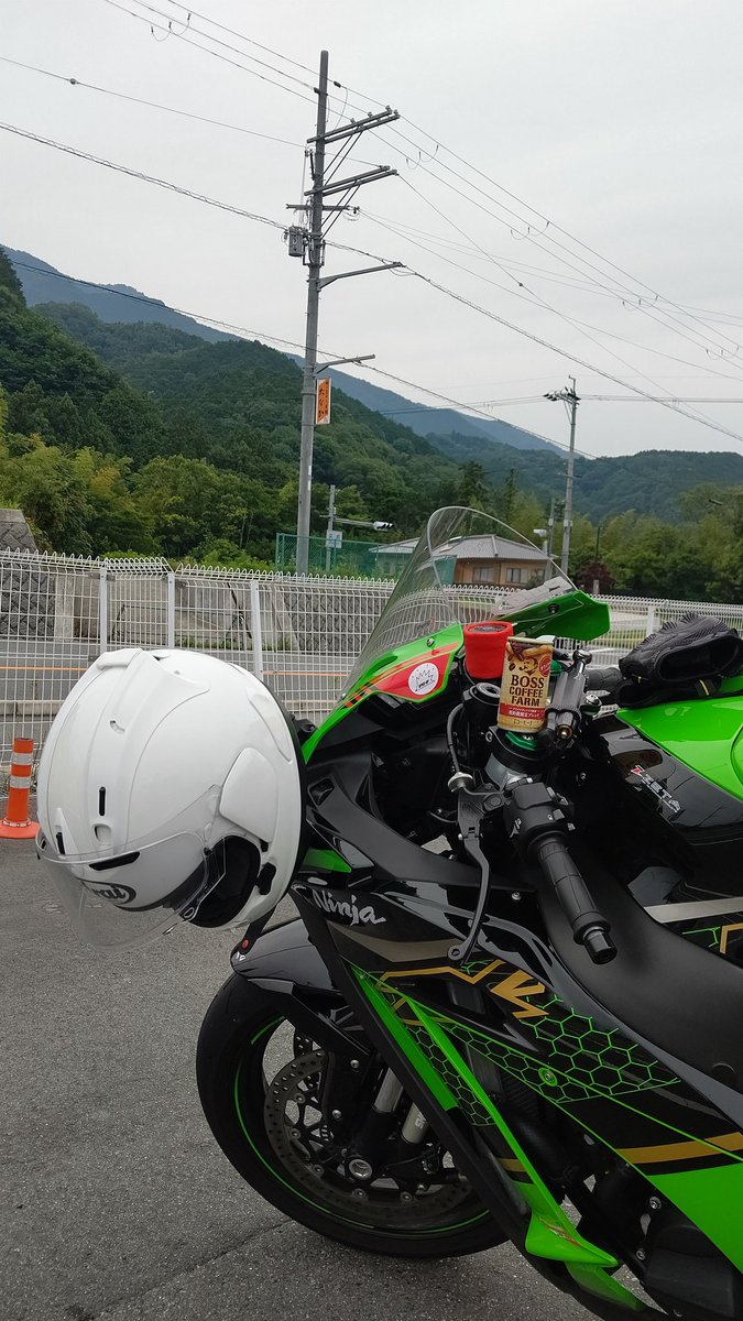 washi_ZXT02E's tweet photo. また1つﾀﾋに近づいたので更新
名　前 : わし
車　種 : KAWASAKI ZX-10R (02E)
年　齢 : 1971年式
身　長 : 182cmくらい
一　言 : よろしくお願いします🙇‍♂️

#バイク乗りとして自己紹介 
#KAWASAKI　#Ninja　#忍者 https://t.co/dsm1G498Or