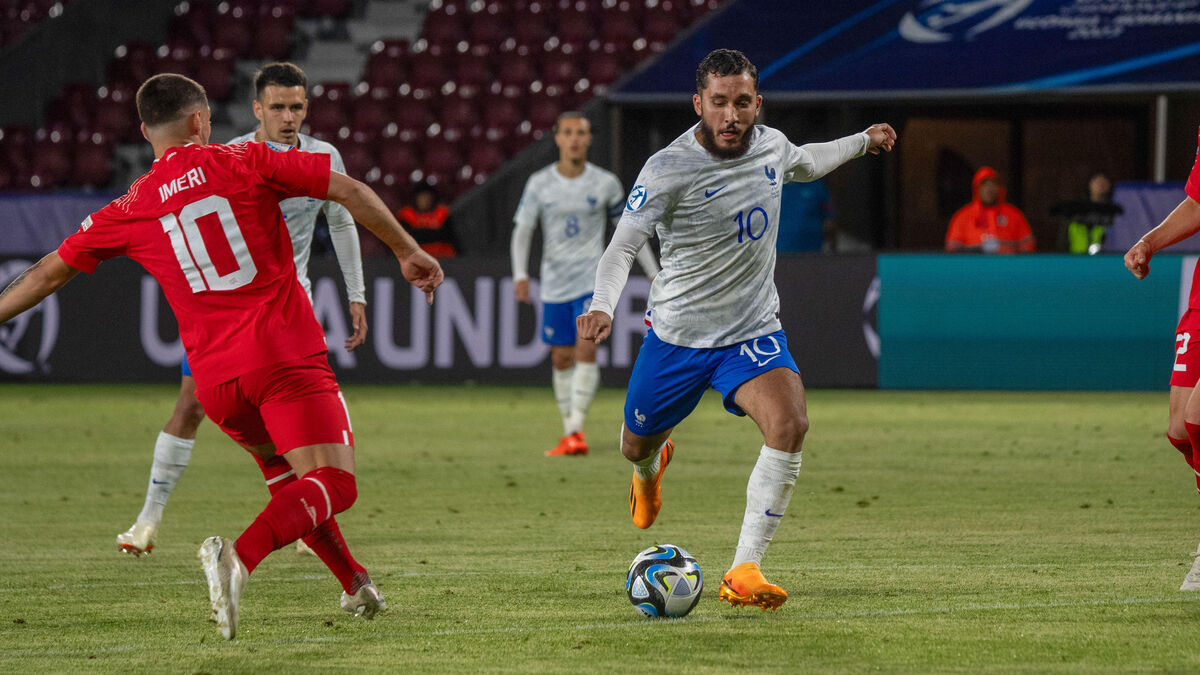 OL__Plus's tweet photo. Euro Espoirs : Rayan #Cherki, le tube de l’été chez les #Bleuets
@rayan_cherki @equipedefrance 
(Le Parisien 💶 : https://t.co/x53lHbFQIg) https://t.co/AhsqufBM5w