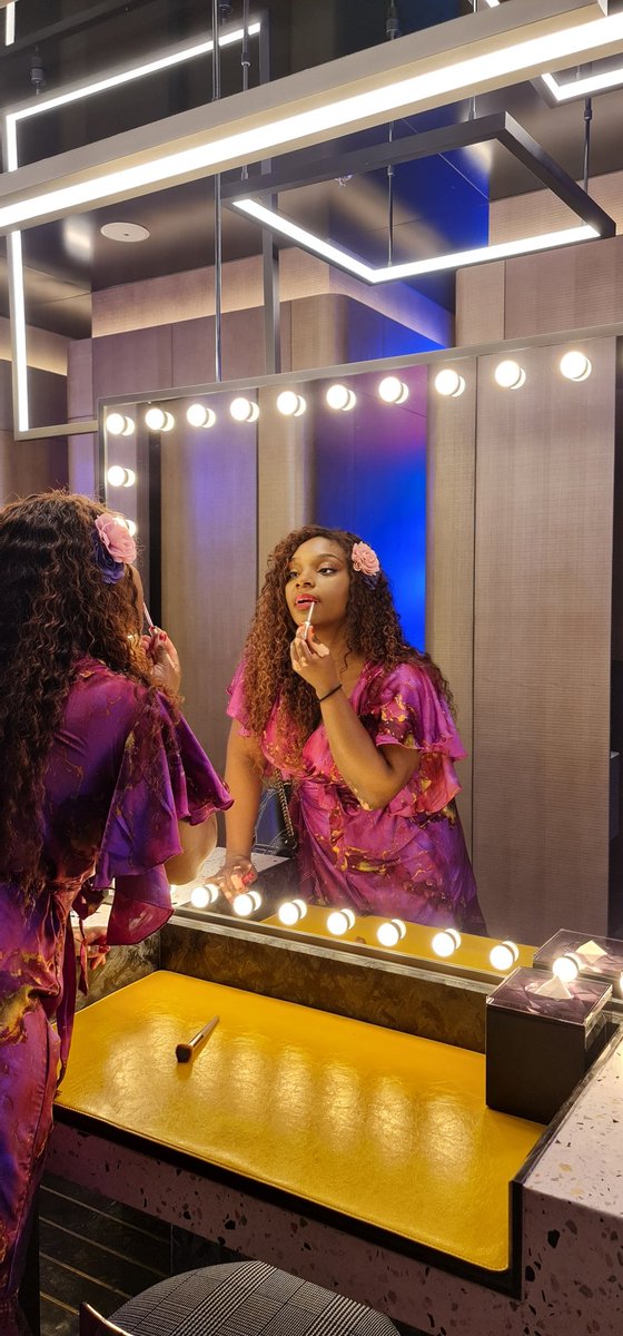 tisyamukuna's tweet photo. La vie est comme un miroir. Tu récoltes ce que tu projetes ❤️
#HappySunday #FromChina #DRC💙 https://t.co/wwhzlEIXiB