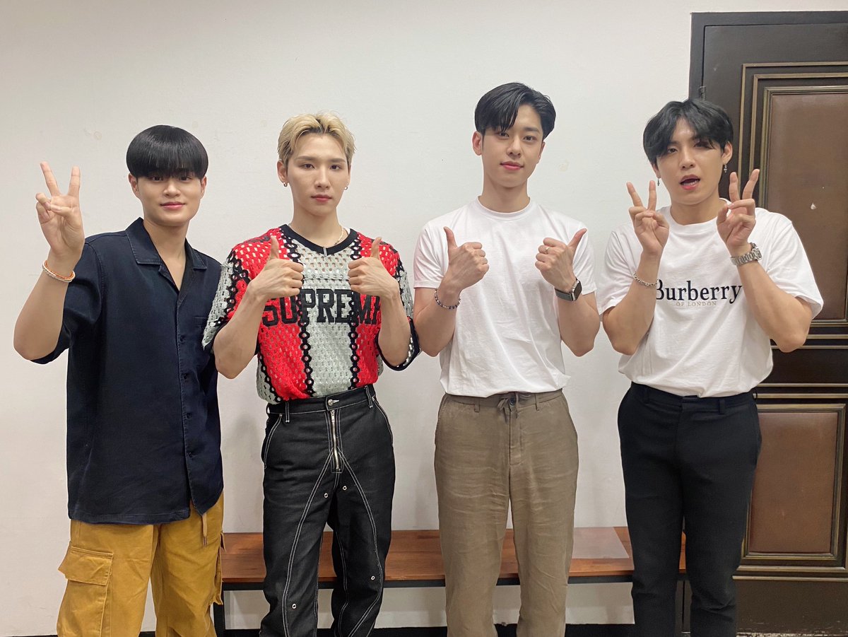 AB6IX's tweet photo. [📷]
230702 팬사인회
예삐들로 꽉 채운 주말✨🩷
다가오는 한 주도 행복하세요 ABNEW 🫶 
 
#AB6IX #에이비식스 
#THE_FUTURE_IS_OURS #LOST https://t.co/brWLLa5sQ0