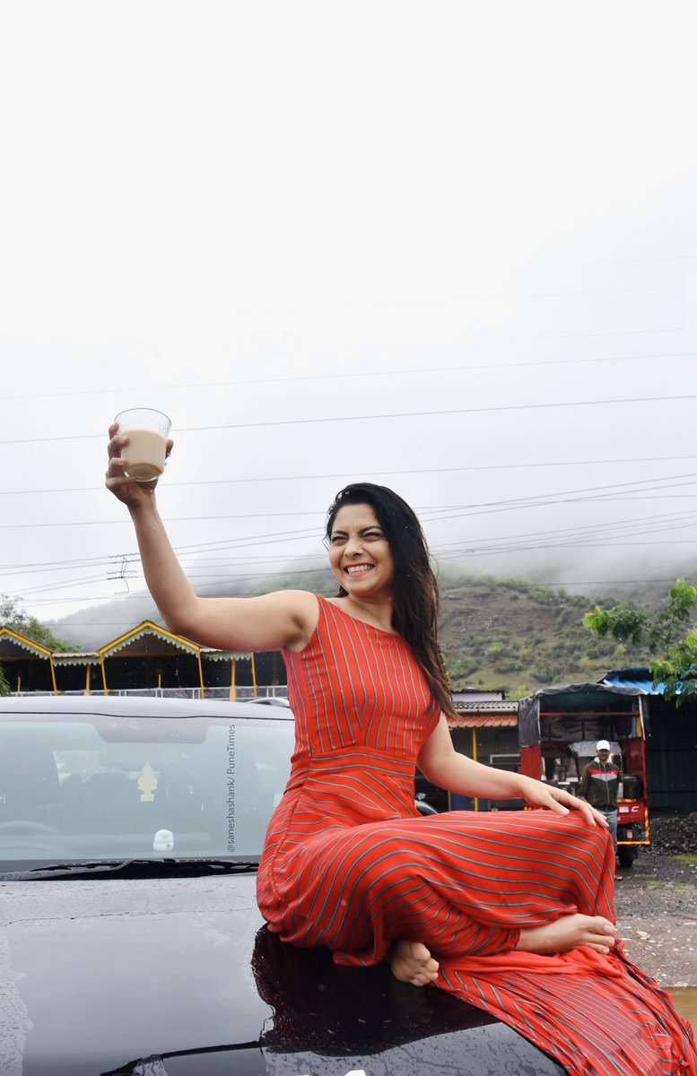meSonalee's tweet photo. साथ बारिश में लिए फिरते हो उस को 'अंजुम' 
तुम ने इस शहर में क्या आग लगानी है कोई …

#photography by @SaneShashank 

#sonaleekulkarni #marathimulgi 
#monsoon #rains #baarish #barsaat #drive #monsoonspecial #photoshoot https://t.co/5uDJ3j9yCF