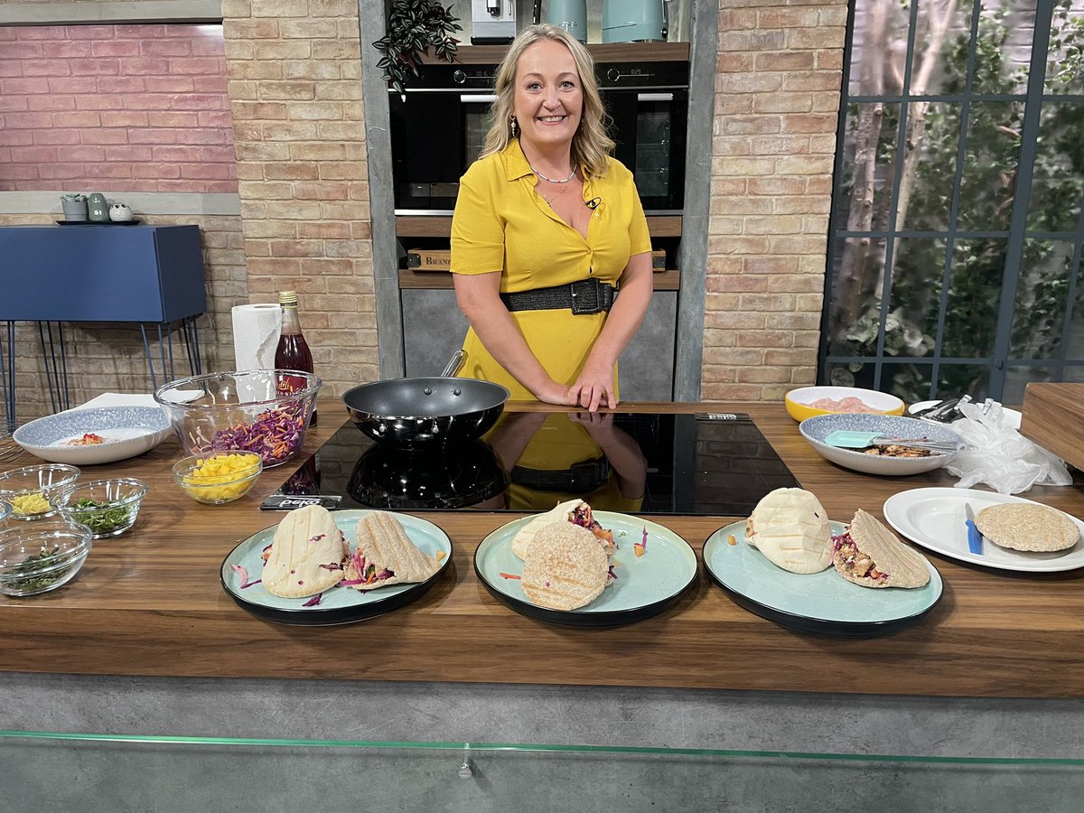 🍗 SHREDDED CHICKEN SATAY! 🍲

Straight outta Listowel, Lizzy Lyons has brought the goods this morning!

Full Recipe: virginmediatelevision.ie/shows/irelanda…

#IrelandAM