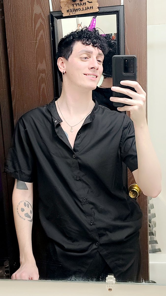 5:30 in the morning and I have to drive to Michigan to perform at a parade and I didn't have to look this fine just for the trip (cause I'm changing out of this when I get there) but you guys know I'm a Boujee beeech 🪦🥀🩶