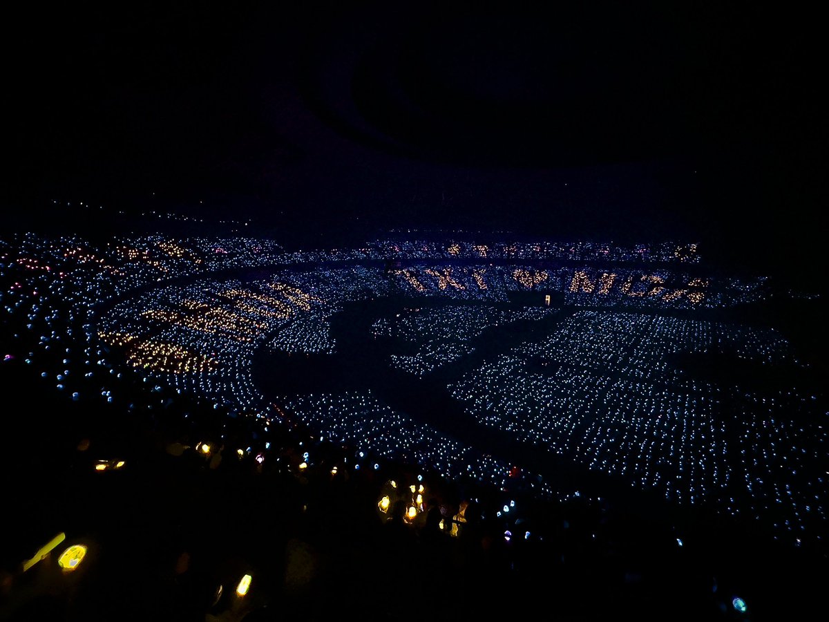TXT_DailyNews's tweet photo. TXT'S WORLD TOUR <ACT: SWEET MIRAGE IN OSAKA, JAPAN> KYOCERA DOME! 

DAY 1                                    DAY 2 https://t.co/6UDFJxlW4v