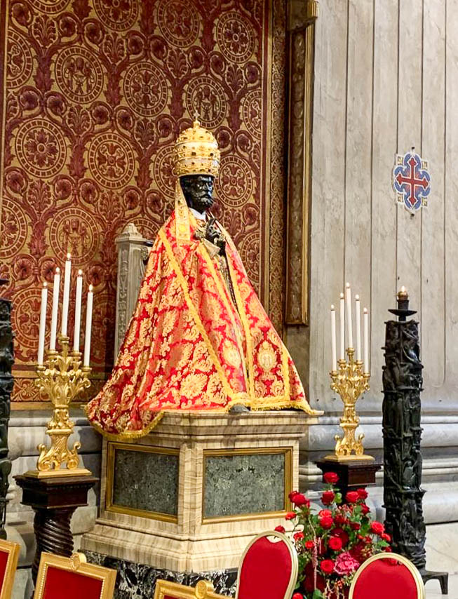 oldlife's tweet image. For the Feast of St. Peter, they adorn the statue of St. Peter with a tiara and red cope. cardinalseansblog.org/2023/06/30/att… #uncategorized #feedly