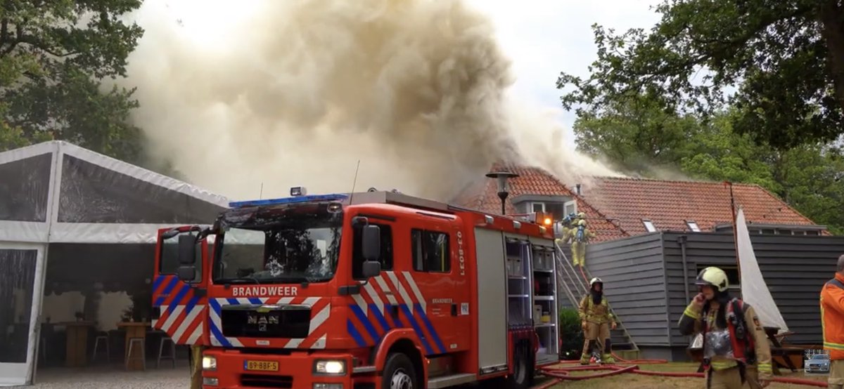 Wat een avond …. en zo verdrietig voor het bruidspaar en eigenaar dat de avond zo moest eindigen😢. Gelukkig geen gewonden en alleen materiële schade.. nu.nl/binnenland/627…