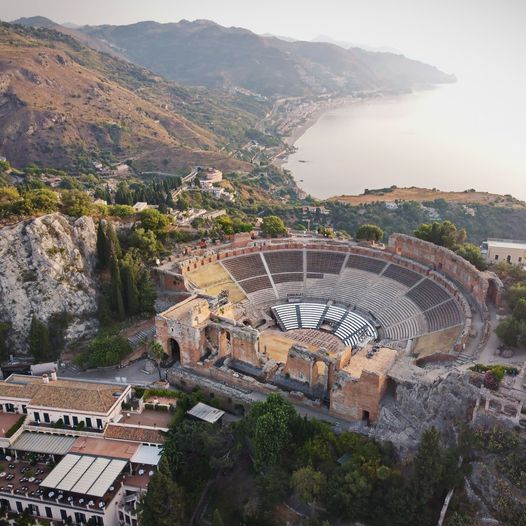 FreshSummerWind's tweet photo. The magnificent ancient Greek theater of Taormina, Sicily. Magna Grecia.💙 https://t.co/peMY85ptv9