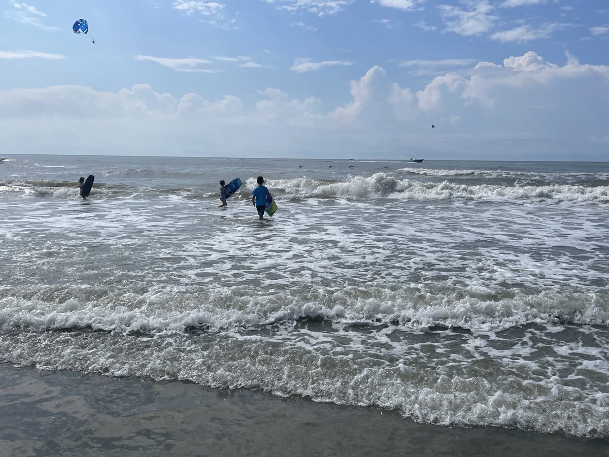glenduerr's tweet photo. Catching some waves with my kids #duerr5 https://t.co/dFGNjWeujd