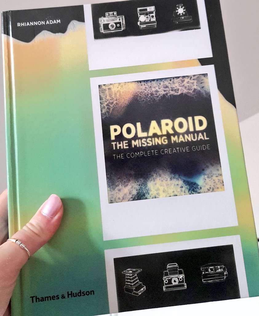 doublenegativeL's tweet image. This wonderful book. Wanting to make a text collage from my old photos... Totally absorbed in Rhiannon Adam&apos;s @thamesandhudson #polaroidthemissingmanual, a go-to for experimental processes, to get the best out of your insta camera 💫 using bleach, scissors, watercolours etc