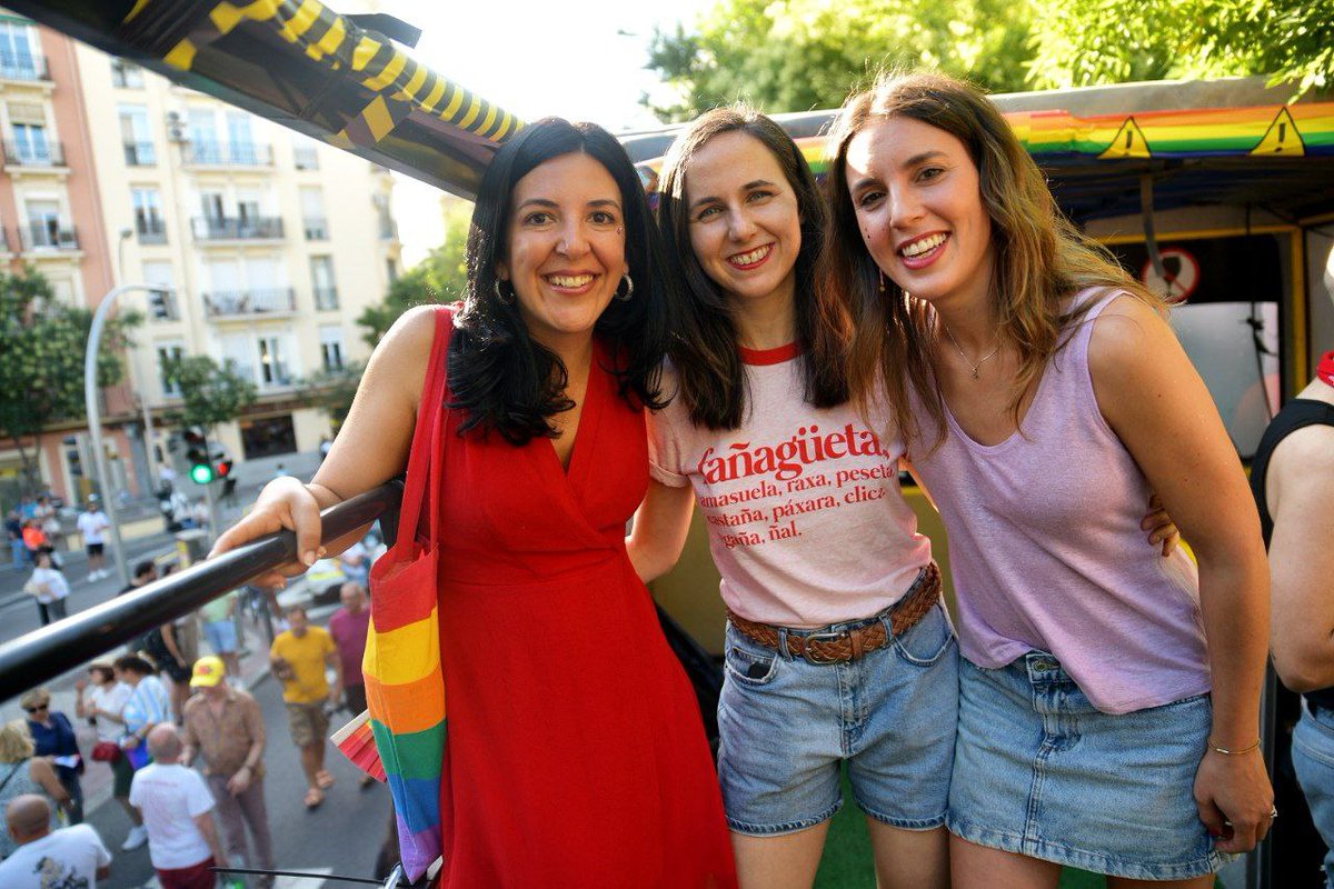 IreneMontero's tweet photo. Orgullosas de ver las calles llenas de felicidad y de lucha✊🏼🏳️‍⚧️🏳️‍🌈 https://t.co/VPcZhLZYWy