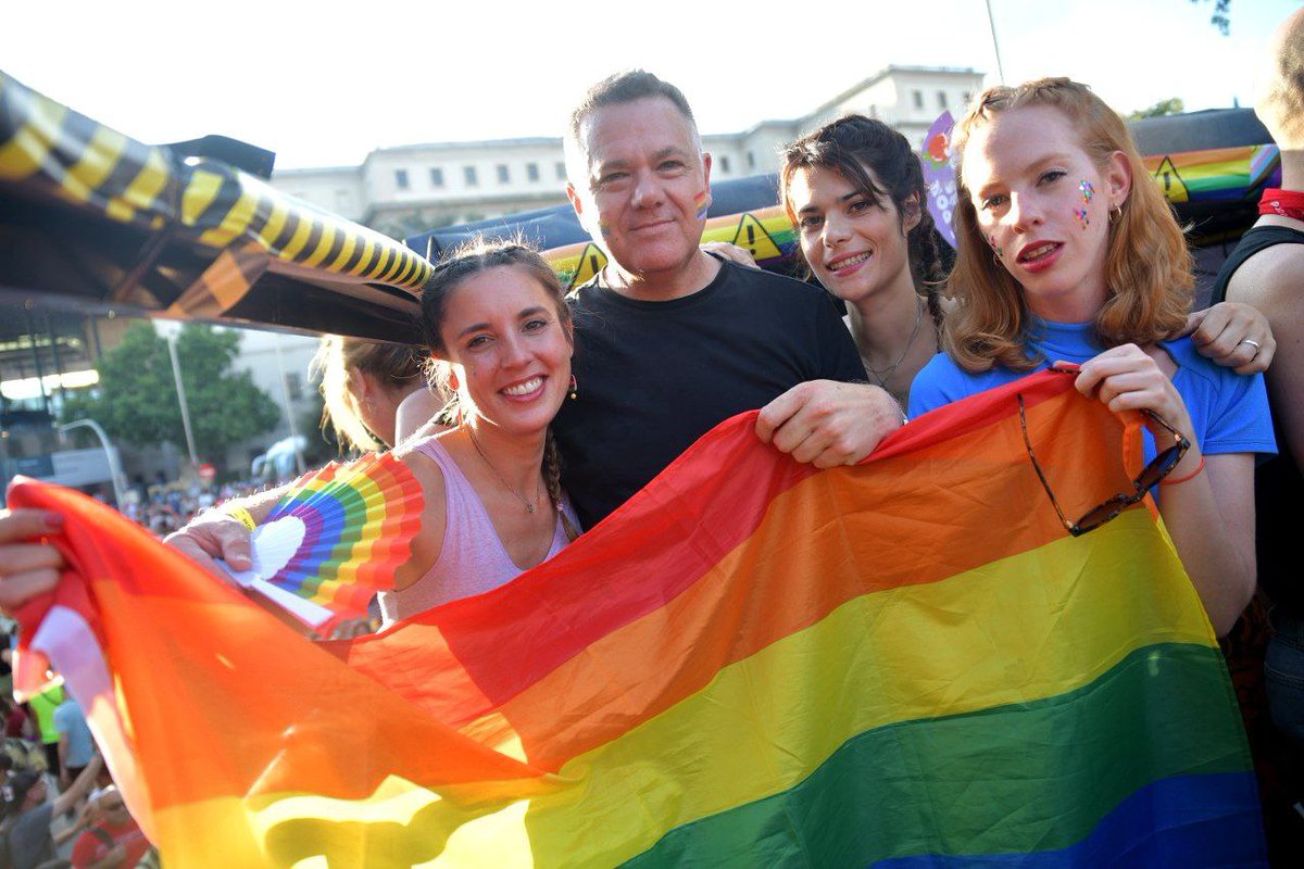 IreneMontero's tweet photo. Orgullosas de ver las calles llenas de felicidad y de lucha✊🏼🏳️‍⚧️🏳️‍🌈 https://t.co/VPcZhLZYWy