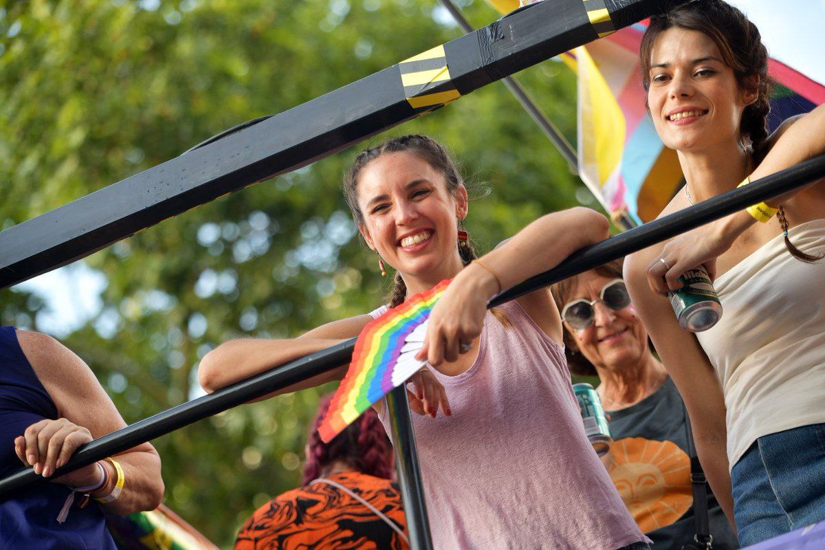 IreneMontero's tweet photo. Orgullosas de ver las calles llenas de felicidad y de lucha✊🏼🏳️‍⚧️🏳️‍🌈 https://t.co/VPcZhLZYWy