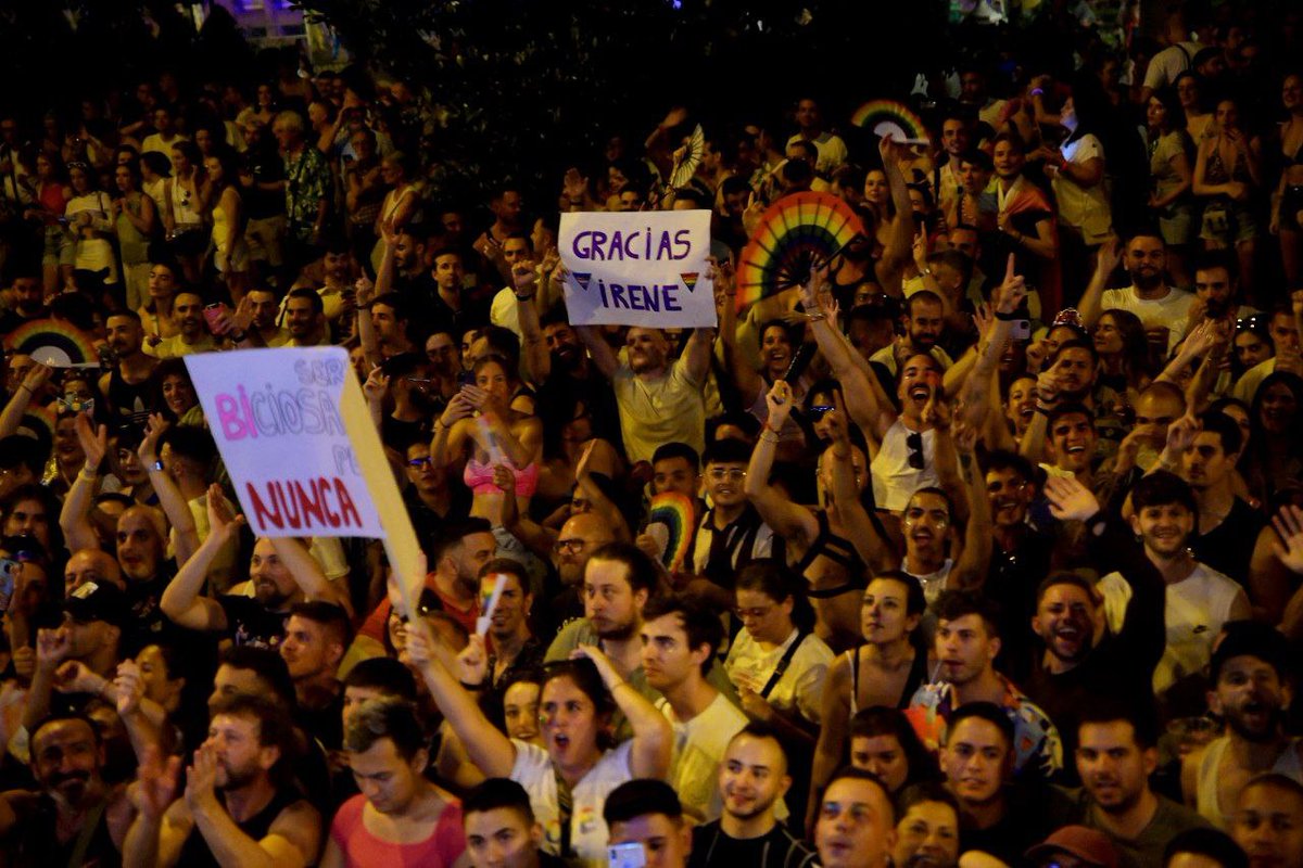 IreneMontero's tweet photo. Orgullosas de ver las calles llenas de felicidad y de lucha✊🏼🏳️‍⚧️🏳️‍🌈 https://t.co/VPcZhLZYWy