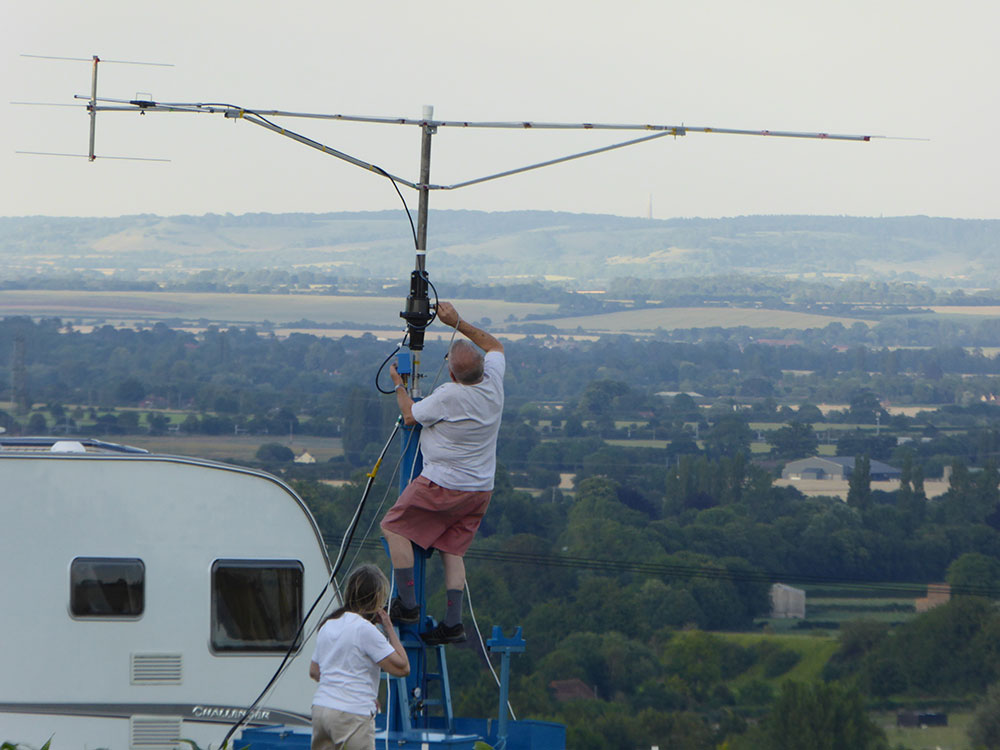 G3PIA's tweet photo. HARWELL ARS are currently competing in the VHF National Field Day 2023 using our club callsign G3PIA/portable #g3pia @G3PIA #vhfnfd Call them on the bands! π»β£οΈποΈπ‘πππ³π²π³π²π³π²β‘οΈβ‘οΈβ‘οΈβ‘οΈβ‘οΈ https://t.co/iBkwp1YtB9