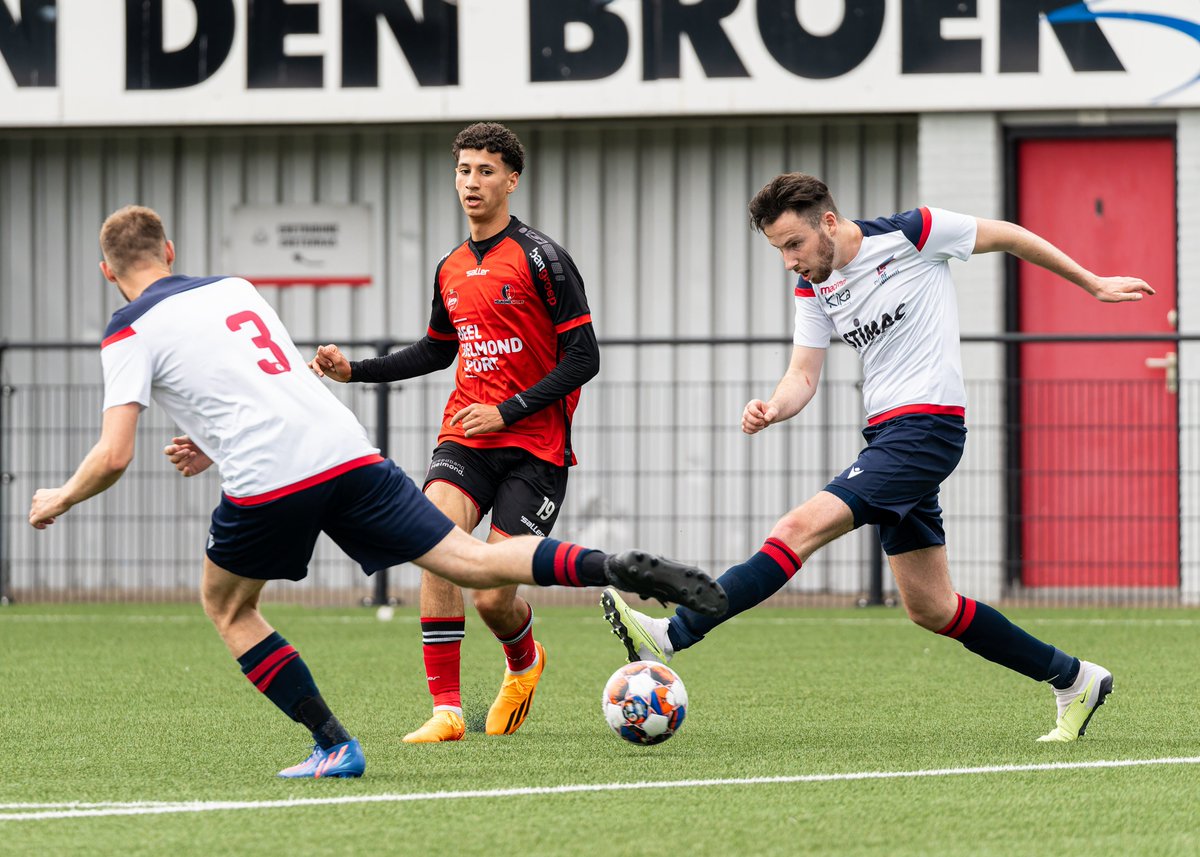 HelmondSport's tweet photo. Helmond Sport haalt monsterscore tegen De Braak. 📷
Lees hier het wedstrijdverslag van de eerste oefenwedstrijd: https://t.co/Fin015z8Ql
#HELBRA https://t.co/7Qoe4dxZdm