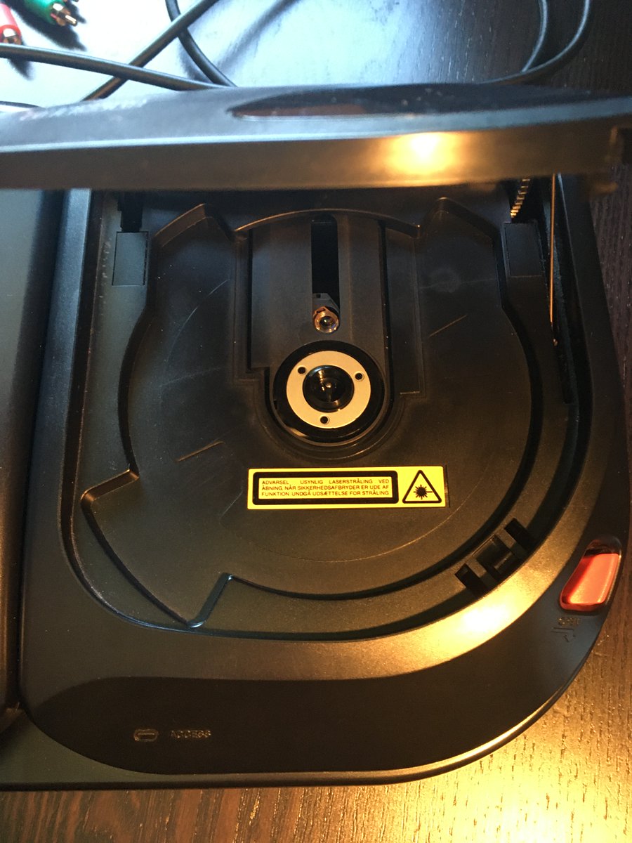 PS4Ron's tweet photo. I did take out my #Sega #MegaDrive2 #MegaCD2 combo from the storage, this is a beast. Gonna give it a try later today with my new component cable from #RetroGamingCables 😎 @SertesN @ExpAnsgar @SNESJunkie @OlaviViha @JoeSodapop1 https://t.co/vsMW5tAo2W