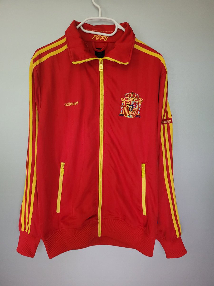 Adidas tracktops 🧥///🥼 tweet media