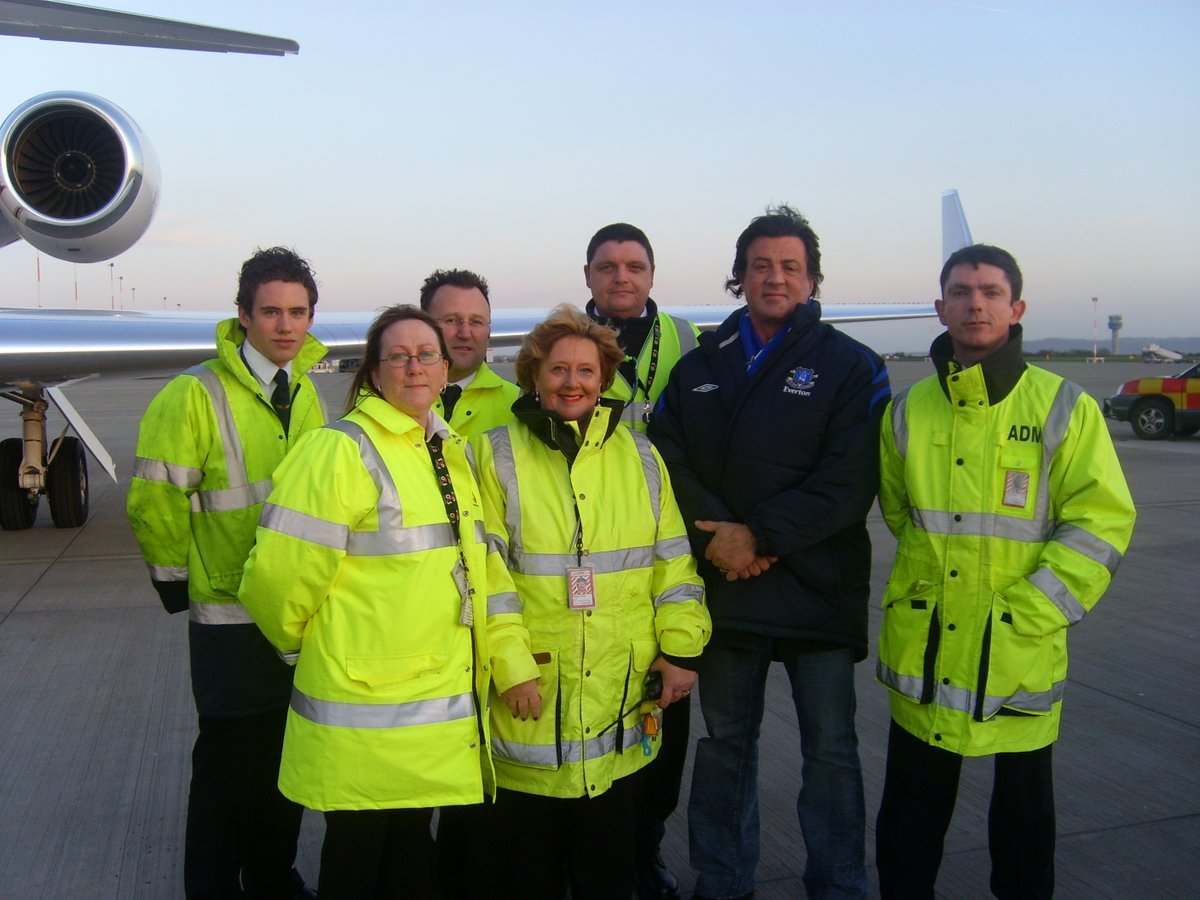 LPL_Airport's tweet photo. Lucky airport staff meet Hollywood royalty in Sylvester Stallone, as the Rocky actor jetted in to for a game at Goodison Park back in 2007.
#LPL90 https://t.co/RCjv5Fargp