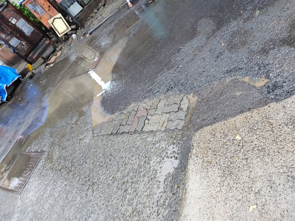 leongleotrio20's tweet photo. Dangerous Potholes out of the Orlem Market near Tank Road ,there are also potholes on the other Side out of Daily Bread , request urgentl help  @mybmcRoads @mybmc @MybmcIO  @MTPHereToHelp @TOIMumbai @IqbalSinghChah2 @mayor_mumbai @mid_day @PotholeWarriors @RoadsOfMumbai https://t.co/3pXFfDHC62