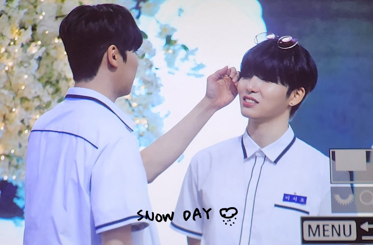 2300702 메이크스타 팬사인회 프리뷰

☁🧡💙

#원어스 #ONEUS #서호 #건희 #SEOHO #KEONHEE