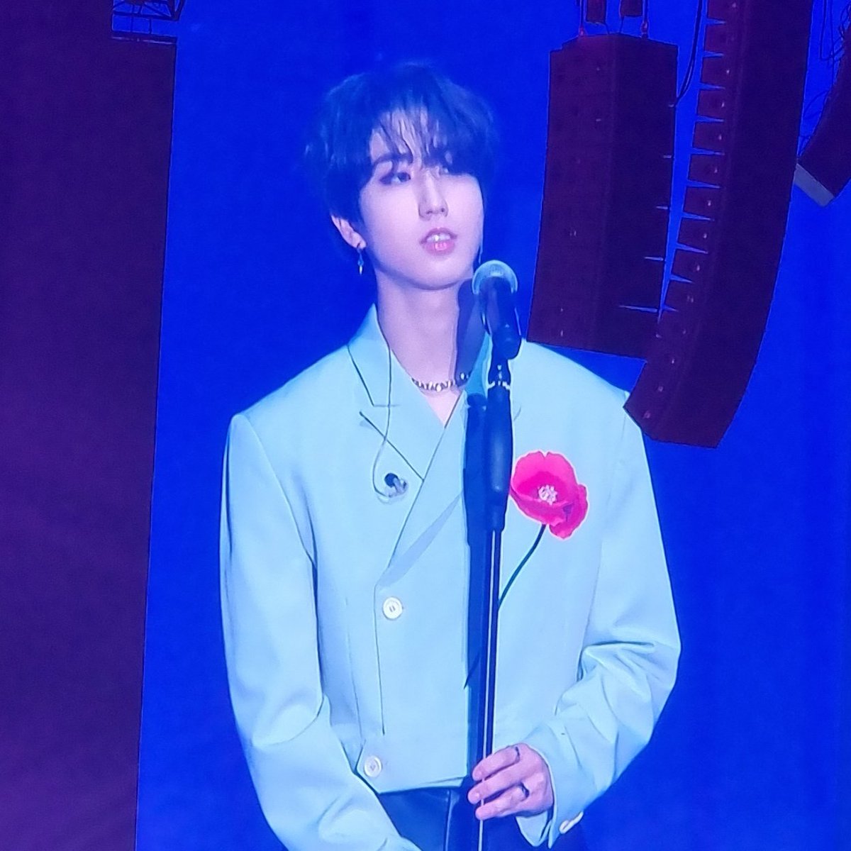 smolsungies's tweet photo. waiting for us han jisung you are so ethereal https://t.co/AQD3fPuXIu