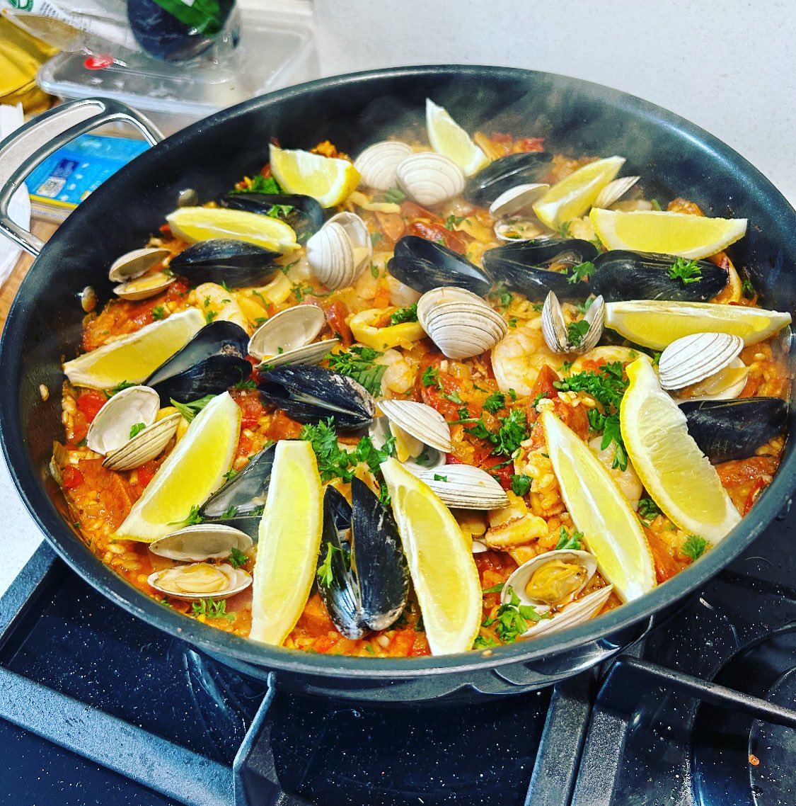 Seafood paella made by one of my lovely customers. Fresh Mussels, Surfer Clams, Squid and King Prawns 🦐 🐟😍🥂