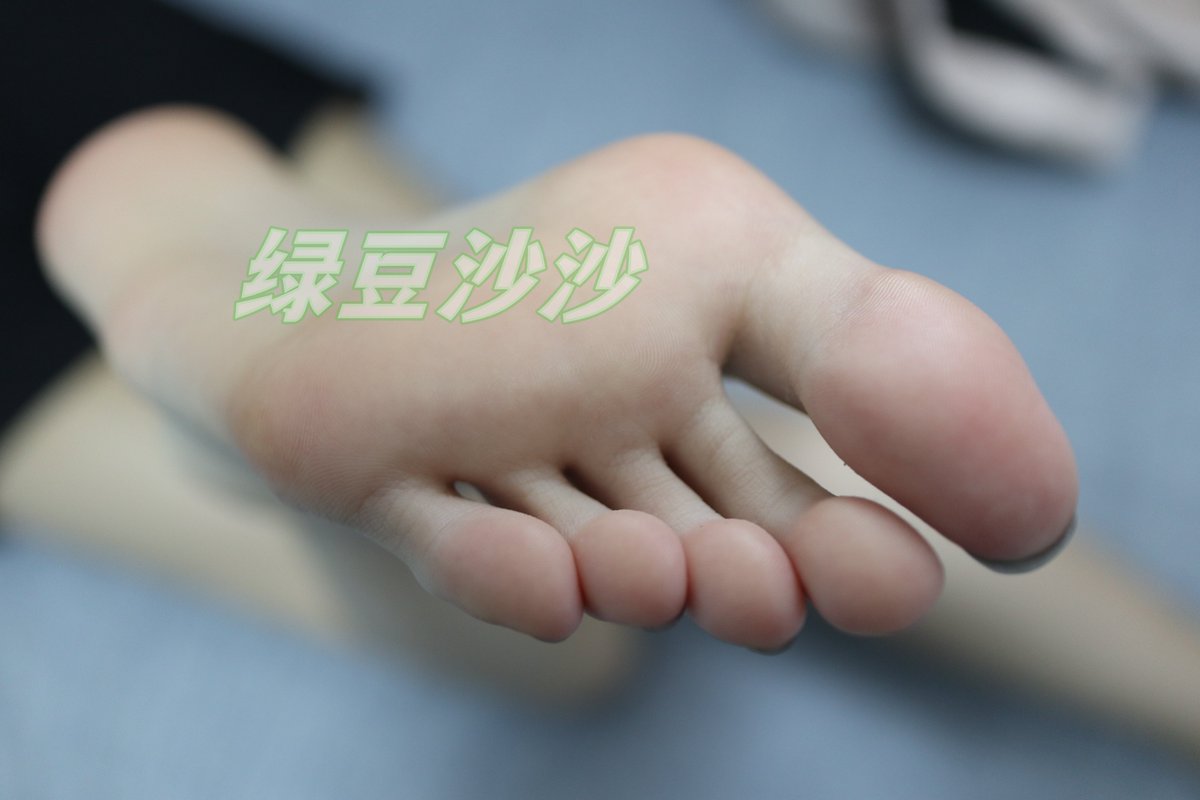 lvdousha03's tweet photo. 新人豆沙，请多关照。
#美足 #美脚 #恋足癖 #足控 #裸足 #深圳线下 #广州线下 #榨精 #脚趾 #恋足 #feet #footfetish #玉足 #脚美甲 https://t.co/1U2RhdPlAy
