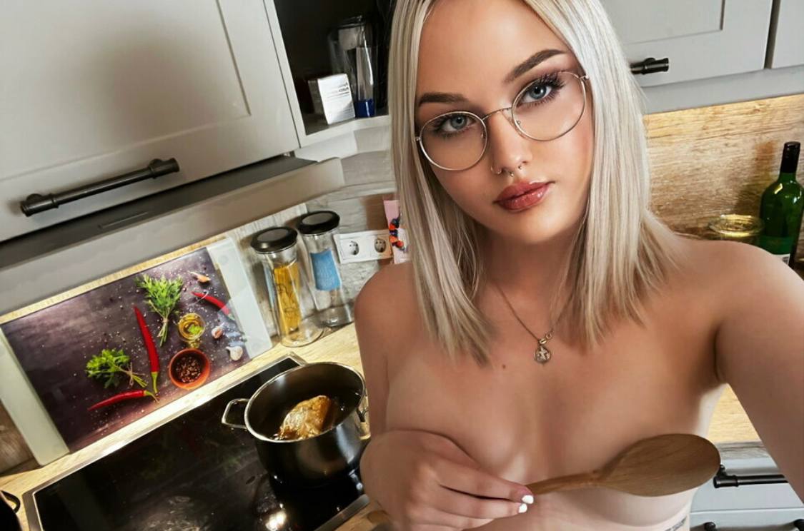 Twojakasia99's tweet photo. Wybierz wersje która twoim zdaniem jest idealna 💋
🐙 czy 🐼 https://t.co/l4zNqfbaWc