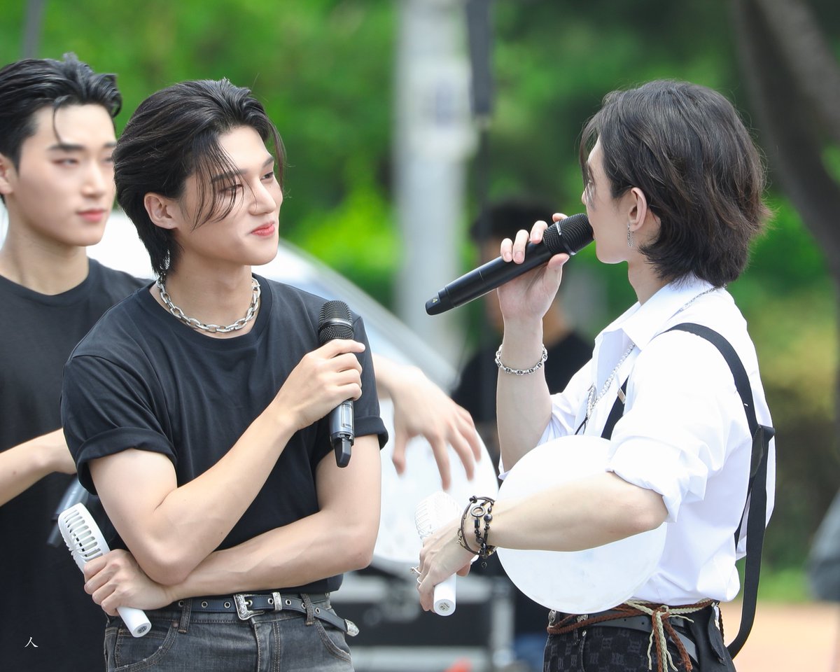 230701 미니팬미팅

Q. 우영 혹시 여상이 낳았어?

ㅈㄱㄴ

#우영 #WOOYOUNG #여상 #YEOSANG
#에이티즈 #ATEEZ #여우즈