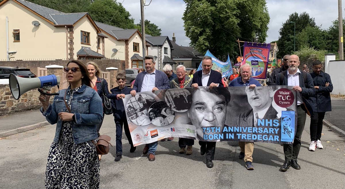 Mae dros 100 o undebwyr llafur yn Nhredegar heddiw i ddathlu’r GIG.

We’re in Tredegar - birthplace of Nye Bevan - to celebrate 75 years of the #NHS 

#SaveOurNHS