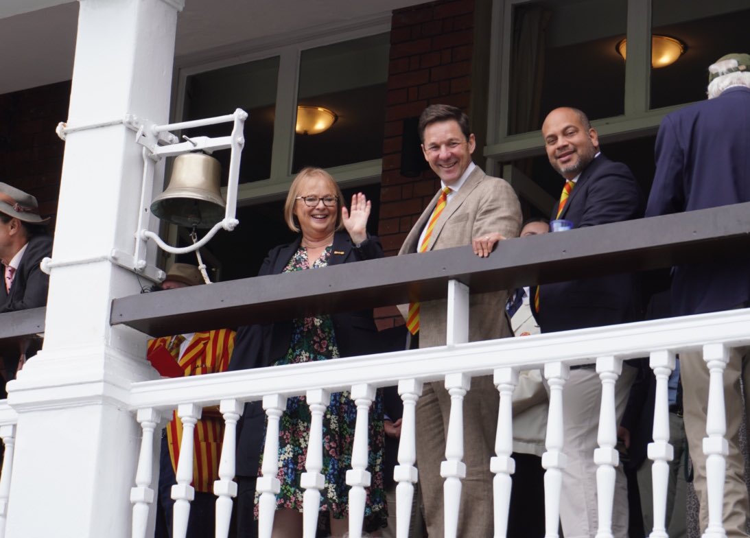 So, so pleased to see one of the absolute greats ring the <a href="/HomeOfCricket/">Lord's Cricket Ground</a> bell this morning.

Not just the best broadcaster, but the best person and this will have meant a lot to her.

Well done <a href="/EllyOldroyd/">Eleanor Oldroyd</a> x